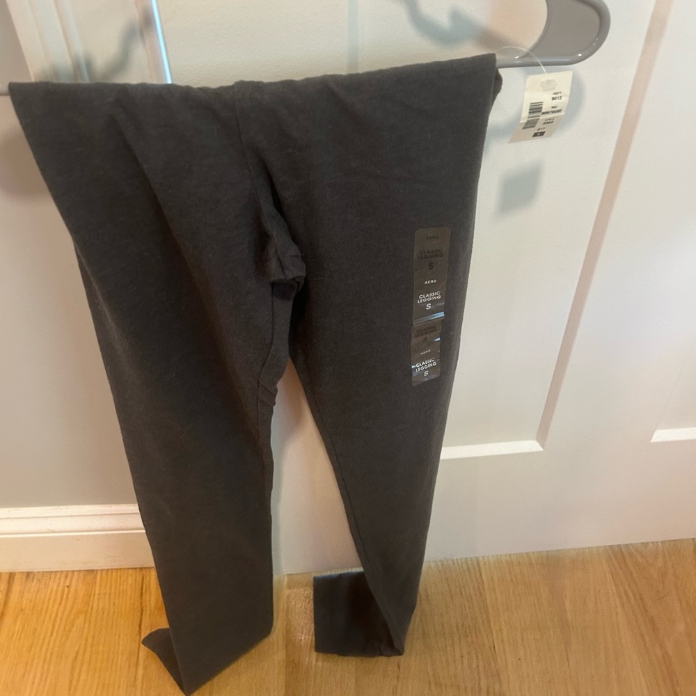 Aero classic leggings size s never worn grey